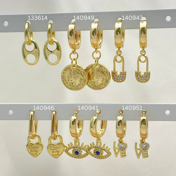 Kit Surtido de 30 Argollas Huggies con Dijes de Oro Laminado al por mayor — SKU 152815