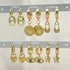 Kit Surtido de 30 Argollas Huggies con Dijes de Oro Laminado al por mayor — SKU 152815
