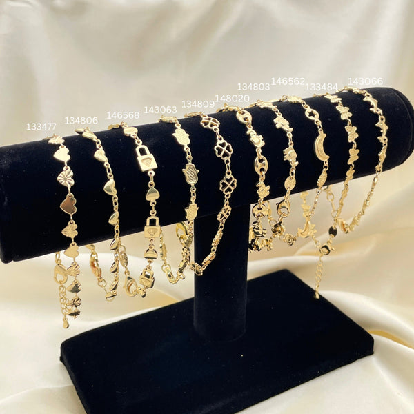 Kit Surtido de 10 Pulseras de Eslabones Fantasía de Oro Laminado con Exhibidor al por mayor — SKU 153149