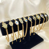 Kit Surtido de 10 Pulseras de Eslabones Cubanos de la Suerte de Oro Laminado con Exhibidor al por mayor — SKU 153156
