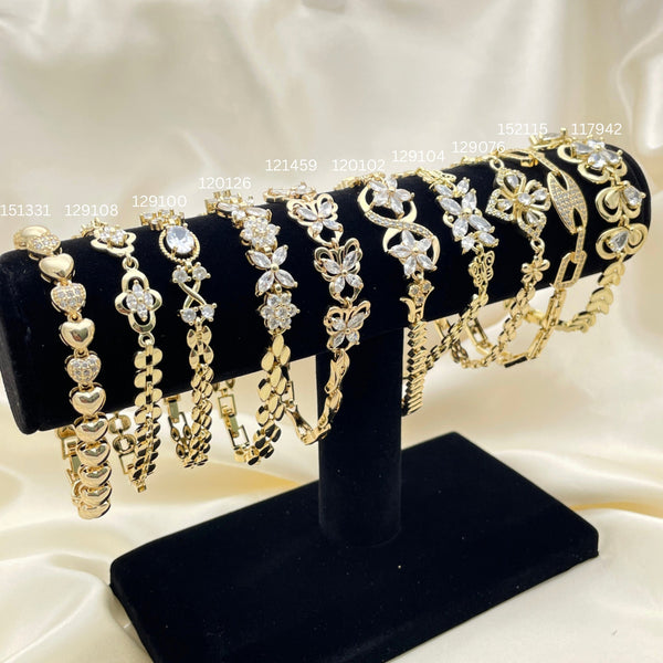 Kit Surtido de 10 Pulseras de Hilo con Zirconia Blanca de Oro Laminado con Exhibidor al por mayor — SKU 153162