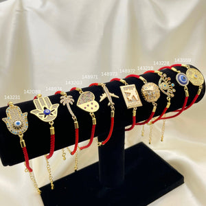 Kit Surtido de 10 Pulseras de Hilo Rojo de Oro Laminado con Exhibidor al por mayor — SKU 153168