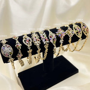 Kit Surtido de 10 Pulseras de Hilo con Zirconia Multicolor de Oro Laminado con Exhibidor al por mayor — SKU 153169