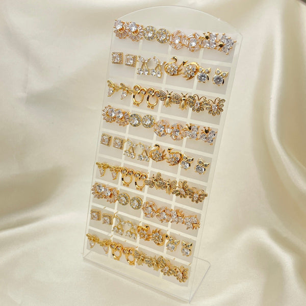 Kit Surtido de 36 Aretes de Botón de Oro Laminado con Exhibidor al por mayor — SKU 153263