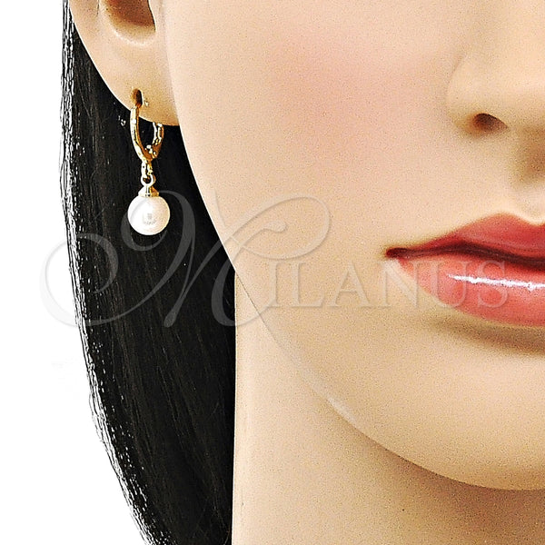 Arete Colgante 02.213.0723 Oro Laminado, Diseño de Bola, con Marfil Madre Perla, Pulido, Tono Dorado