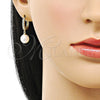 Arete Colgante 02.213.0724 Oro Laminado, Diseño de Bola, con Zirconia Cubica Blanca y Madre Perla Marfil, Pulido, Tono Dorado