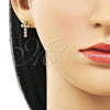 Arete Dormilona 02.213.0747 Oro Laminado, Diseño de Cruz, con Blanca Zirconia Cubica, Pulido, Tono Dorado