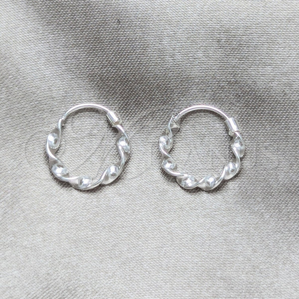 Argolla Pequeña 02.401.0102.12 Plata Rodinada, Diseño de Torcido, Pulido, Tono Plateado