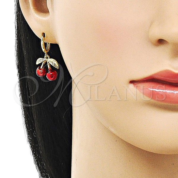 Arete Colgante 02.417.0004 Oro Laminado, Diseño de Cereza, Esmaltado Rojo, Tono Dorado