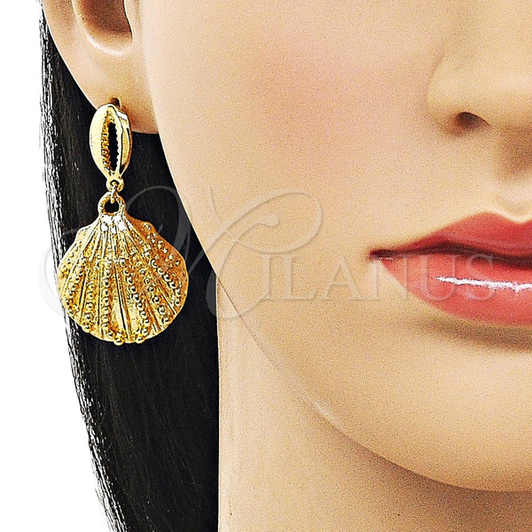 Arete Colgante 02.282.0060 Oro Laminado, Diseño de Concha, Pulido, Tono Dorado