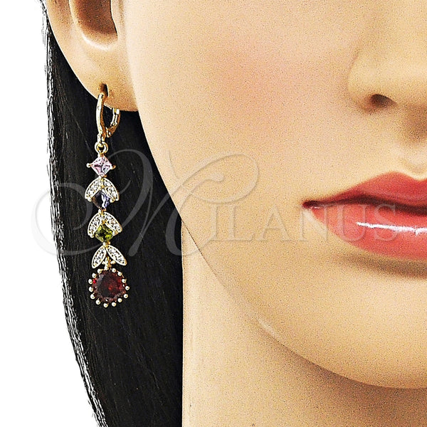 Arete Largo 02.323.0109 Oro Laminado, Diseño de Cluster, con Multicolor Zirconia Cubica and Blanca Micro Pave, Pulido, Tono Dorado