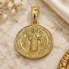 Dije Religioso 05.253.0204 Oro Laminado, Diseño de San Benito, Pulido, Tono Dorado