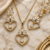 Juego de Arete y Dije de Adulto 10.282.0016 Oro Laminado, Diseño de Corazón y Baguette, con Zirconia Cubica Blanca y Micro Pave Blanca, Pulido, Tono Dorado