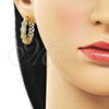 Argolla Huggie 02.195.0162.25 Oro Laminado, Diseño de Torcido, con Blanca Micro Pave, Pulido, Tono Dorado