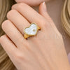 Anillo Multi Piedra 01.447.0002 Oro Laminado, Diseño de Corazón, con Marfil Madre Perla and Blanca Zirconia Cubica, Pulido, Tono Dorado (One size fits all)