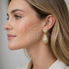Arete Colgante 02.436.0056 Oro Laminado, Diseño de Gota y Bola, con Zirconia Cubica Blanca, Pulido, Tono Dorado