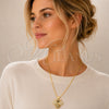 Dije Elegante 05.465.0012 Oro Laminado, Diseño de Abeja, con Zirconia Cubica Blanca y Negro, Pulido, Tono Dorado