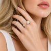 Anillo Multi Piedra 01.424.0012 Oro Laminado, Diseño de Bola y Cluster, con Perla Marfil y Zirconia Cubica Blanca, Pulido, Tono Dorado (Talla Unica)