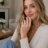 Anillo Multi Piedra 01.424.0014 Oro Laminado, Diseño de Baguette y Cluster, con Zirconia Cubica Blanca y Micro Pave Blanca, Pulido, Tono Dorado (Talla Unica)