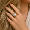 Anillo Multi Piedra 01.317.0004 Oro Laminado, Diseño de Flor y Cluster, con Zirconia Cubica Blanca y Perla Marfil, Pulido, Tono Dorado (Talla Unica)