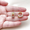 Argolla Huggie 02.267.0077.4.15 Oro Laminado, Diseño de Cluster, con Zirconia Cubica Multicolor y Blanca, Pulido, Tono Dorado