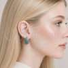 Argolla Huggie 02.267.0078.3.22 Oro Laminado, con Zirconia Cubica Turquoise, Pulido, Tono Dorado
