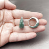Argolla Huggie 02.267.0078.7.22 Rodio Laminado, con Zirconia Cubica Verde, Pulido, Rodinado