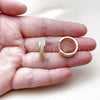 Argolla Huggie 02.267.0083.20 Oro Laminado, con Micro Pave Blanca, Pulido, Tono Dorado