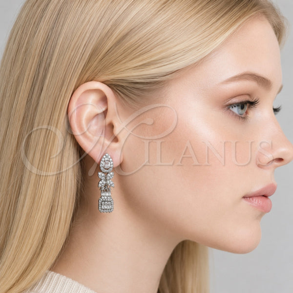 Arete Largo 02.346.0027 Rodio Laminado, Diseño de Flor y Cluster, con Zirconia Cubica Blanca y Micro Pave Blanca, Pulido, Rodinado