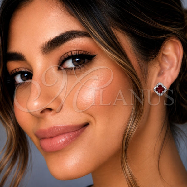 Arete Dormilona 02.283.0151.3 Rodio Laminado, Diseño de Trébol de Cuatro Hojas, con Zirconia Cubica Granate y Micro Pave Blanca, Pulido, Rodinado