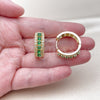 Argolla Huggie 02.267.0096.2.25 Oro Laminado, Diseño de Cluster, con Zirconia Cubica Verde y Blanca, Pulido, Tono Dorado