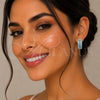 Argolla Huggie 02.267.0096.9.25 Rodio Laminado, Diseño de Cluster, con Zirconia Cubica Turquoise y Blanca, Pulido, Rodinado