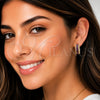 Argolla Huggie 02.267.0097.4.20 Oro Laminado, Diseño de Cluster, con Zirconia Cubica Amatista y Blanca, Pulido, Tono Dorado