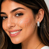 Argolla Huggie 02.267.0097.6.20 Rodio Laminado, Diseño de Cluster, con Zirconia Cubica Blanca, Pulido, Rodinado