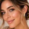 Argolla Huggie 02.267.0099.25 Oro Laminado, Diseño de Cluster, con Zirconia Cubica Blanca y Micro Pave Blanca, Pulido, Tono Dorado