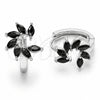 Argolla Huggie 02.210.0904.3.16 Rodio Laminado, Diseño de Flor, con Zirconia Cubica Negro, Pulido, Rodinado
