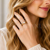 Anillo Multi Piedra 01.424.0024 Oro Laminado, Diseño de Paperclip, con Zirconia Cubica Blanca y Micro Pave Blanca, Pulido, Tono Dorado (Talla Unica)