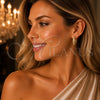 Argolla Huggie 02.283.0429.20 Oro Laminado, con Micro Pave Blanca, Pulido, Tono Dorado