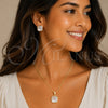 Juego de Arete y Dije de Adulto 10.342.0312 Oro Laminado, con Madre Perla Marfil, Pulido, Tono Dorado