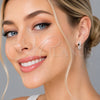 Argolla Huggie 02.282.0167.15 Rodio Laminado, Diseño de Flecha, con Zirconia Cubica Blanca, Pulido, Rodinado
