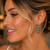 Arete Largo 02.282.0176 Rodio Laminado, Diseño de Oja y Cluster, con Zirconia Cubica Blanca y Verde, Pulido, Rodinado