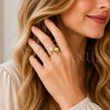 Anillo Multi Piedra 01.381.0018 Oro Laminado, Diseño de Concha y Bola, con Perla Marfil y Zirconia Cubica Blanca, Pulido, Tono Dorado (Talla Unica)