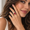Anillo Multi Piedra 01.282.0025 Oro Laminado, Diseño de Cluster, con Zirconia Cubica Granate y Blanca, Pulido, Tono Dorado (Talla Unica)