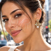 Arete Dormilona 02.472.0011 Oro Laminado, Diseño de Mariposa y Bola, con Perla Marfil y Zirconia Cubica Blanca, Pulido, Tono Dorado
