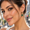 Arete Colgante 02.472.0012.2 Oro Laminado, Diseño de Gota y Cluster, con Zirconia Cubica Verde y Blanca, Pulido, Tono Dorado