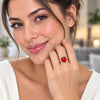 Anillo Elegante 01.472.0010 Oro Laminado, Diseño de Fresa, Esmaltado Rojo, Tono Dorado (Talla Unica)