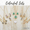 Kit Surtido de 18 Juegos de Aretes, Dijes y Collares de Colores de Oro Laminado al por mayor — SKU 139573