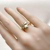 Anillo Multi Piedra 01.266.0059 Oro Laminado, Diseño de Flor, con Micro Pave Blanca, Pulido, Dorado