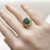 Anillo Multi Piedra 01.196.0038 Oro Laminado, Diseño de Cluster, con Zirconia Cubica Verde y Blanca, Pulido, Dorado