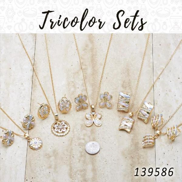 Kit Surtido de 15 Juegos de Aretes, Dijes y Collares Tricolor de Oro Laminado al por mayor — SKU 139586